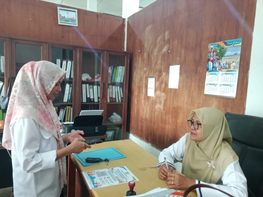 Wujudkan Pelayanan Prima, Masyarakat Antusias Mengisi SKM di Kantor Camat Kuantan Mudik